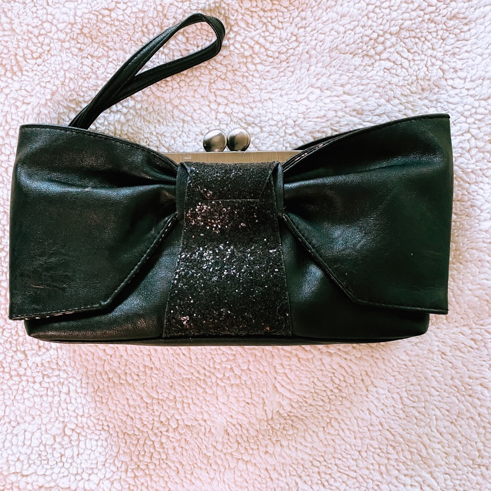 Jessica Simpson bow wristlet clutch purse